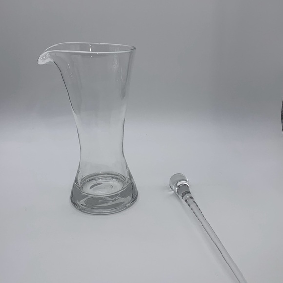 Hand Blown Vtg.Crystal Glass Martini Cocktail Juice Pitcher With Stirrer 24 Oz - Picture 2 of 16